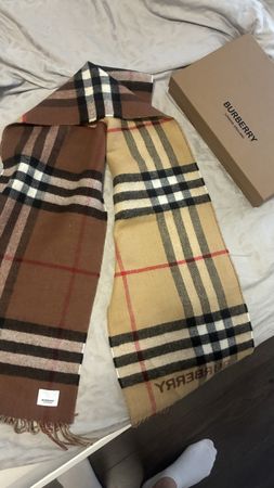 Burberry 2 farbigen Schal