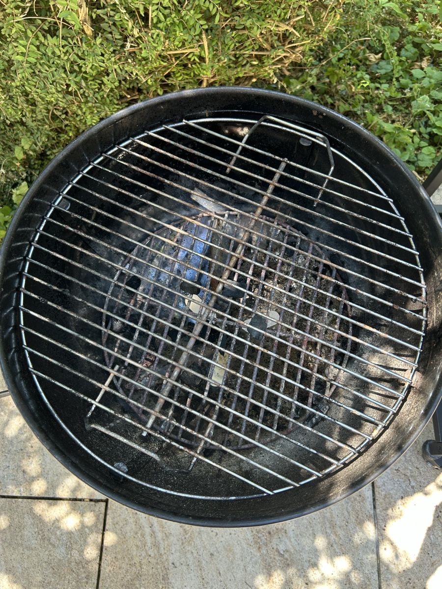 Grills: Weber Holzkohlegrill inkl. Kohleanzünder und Abdeckung – Gebraucht aus Basel von marcvo 3