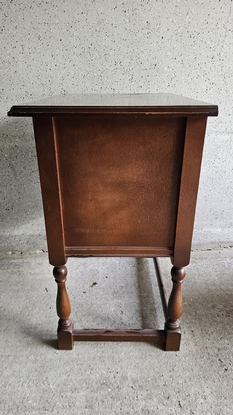 Cassettiere: Antiker Holz-Kommode mit 3 Schubladen, – Usato da Tamins venduto da DOT89 1