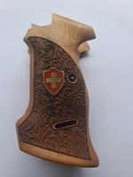 Sportliche Nussbaum Griffschalen für die Sig P210 