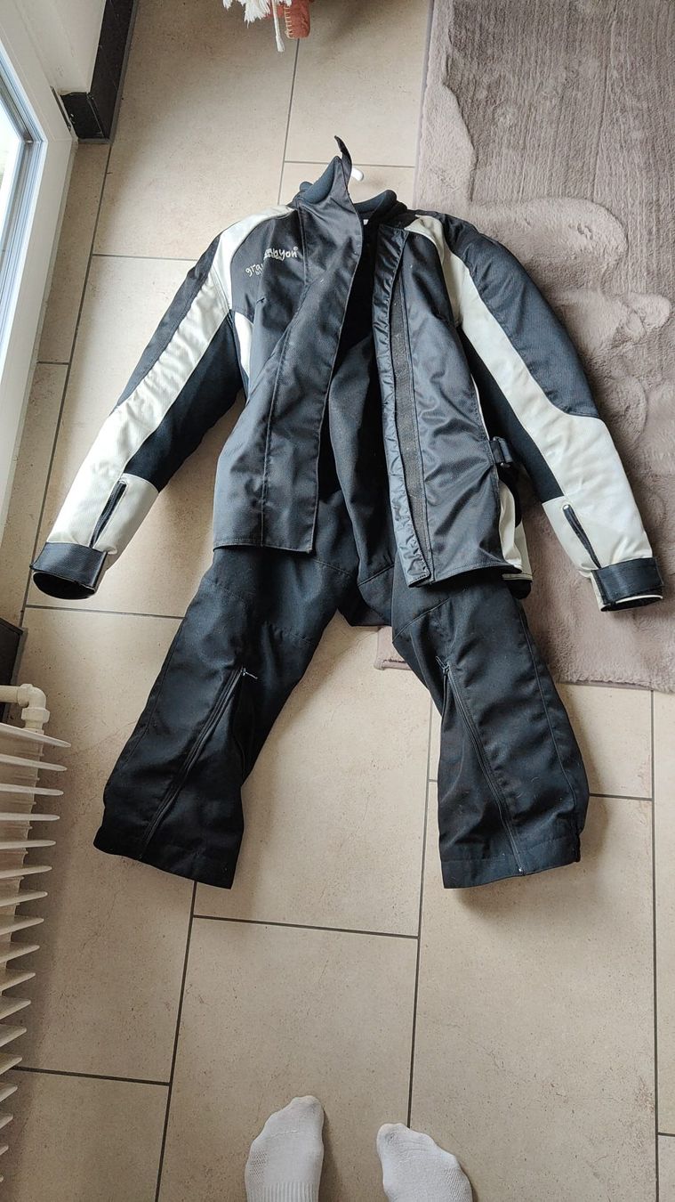 Lotti di vestiti: Motorradbekleidung Damen – Usato da Linden venduto da fab_52xx