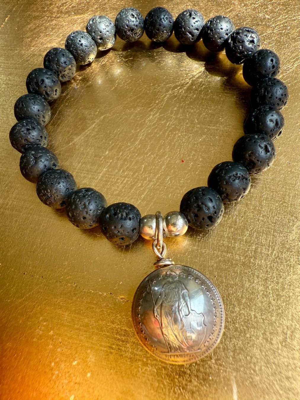 Armbänder & -reifen: Tolles Lavasteinarmband mit echter Schweizer Silbermünze – Neu (gemäss Beschreibung) aus Maienfeld von Cmicky 1