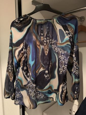 Schöne Bluse Damen Oberteil. Grösse M. Italienische Mode