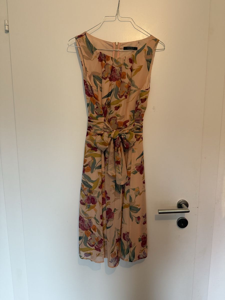 Esprit Vestiti: Esprit; SOMMERKLEID MIT BLUMENMUSTER – Nuovo (secondo la descrizione) da Winterthur venduto da ell_j7wr 1