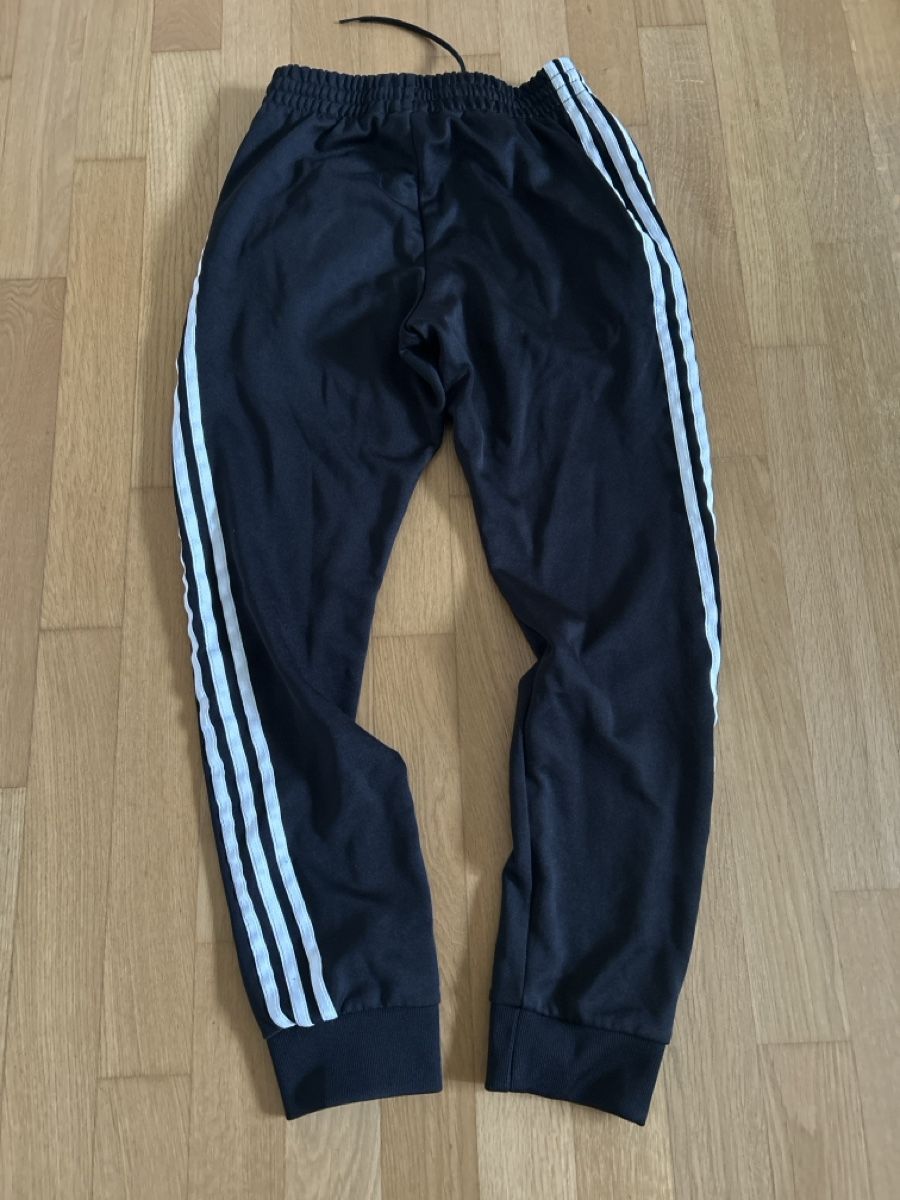Adidas Pantaloni: Adidas small black  – Usato da Adliswil venduto da mollymoo 2