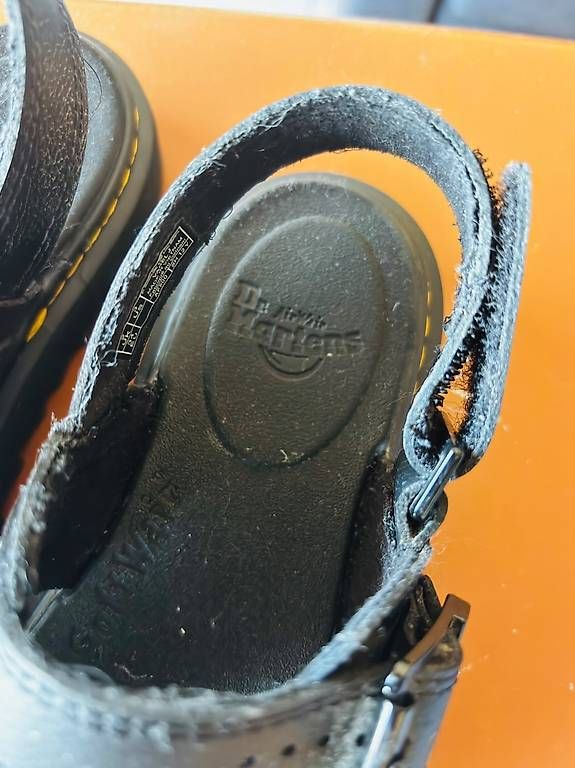 Scarpe per ragazzi: Sandales Dr Martens taille 34 – Usato da Bevaix venduto da pat_pn9c 2