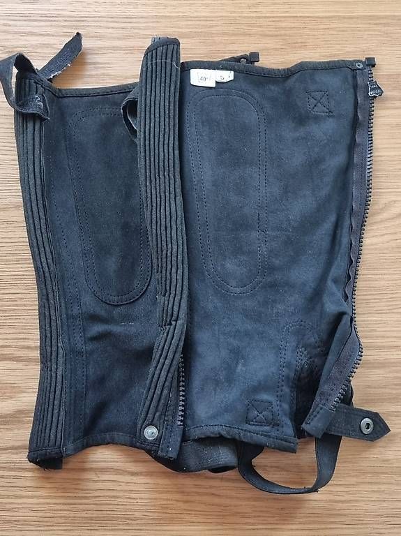 Gamaschen & Bandagen: Wildleder Chaps Grösse S – Gebraucht aus Biel/Bienne von sheila7002