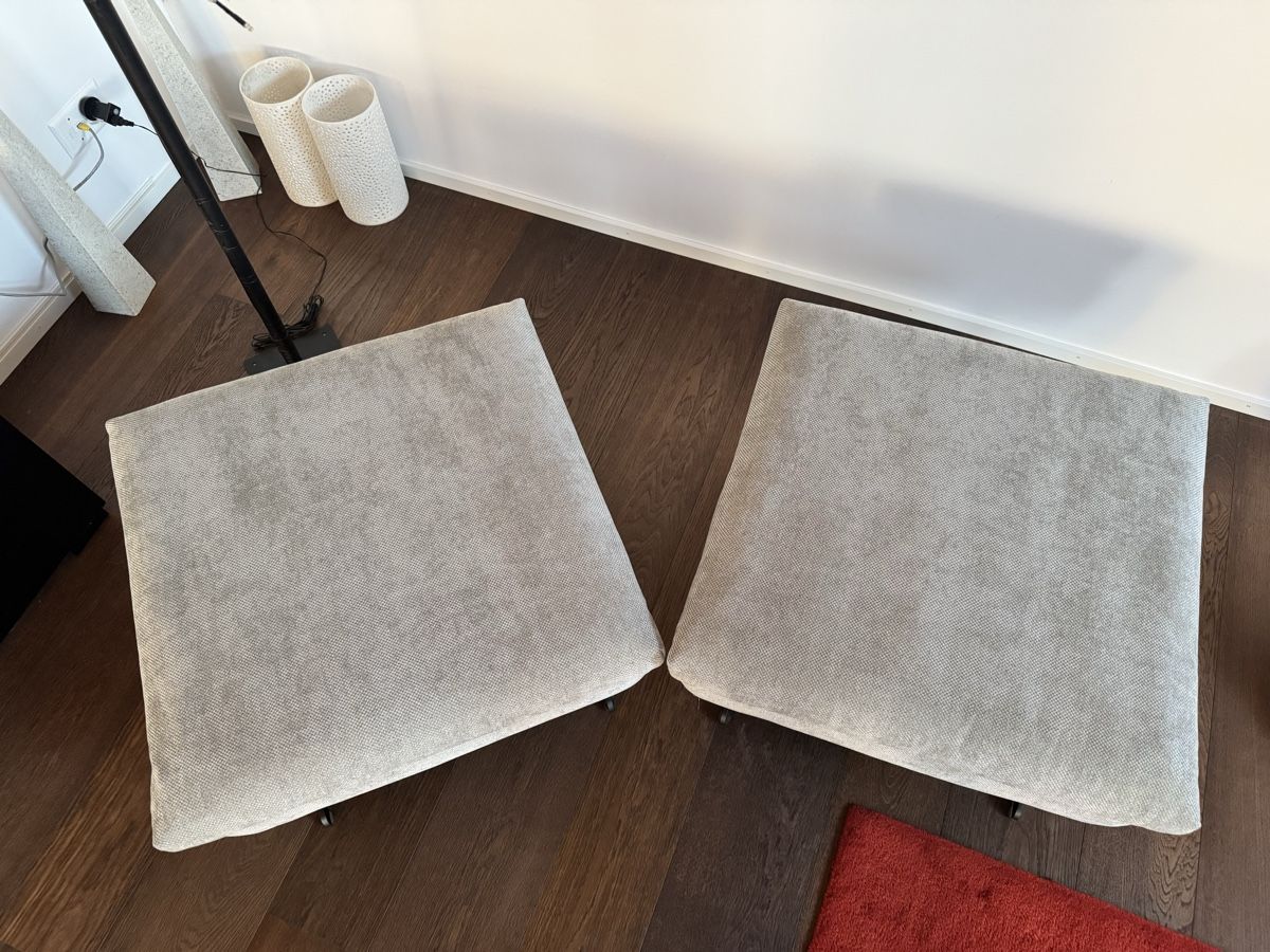 Hocker: 2 neue Hocker mit hellgrünem Stoff – Neu (gemäss Beschreibung) aus Felben Wellhausen von Greuter 1