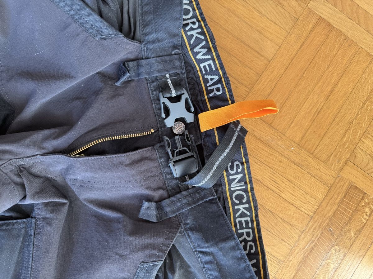 Pantaloni: Pantalon snickers genouillères intégrées – Usato da Epalinges venduto da jul_zx9q 2