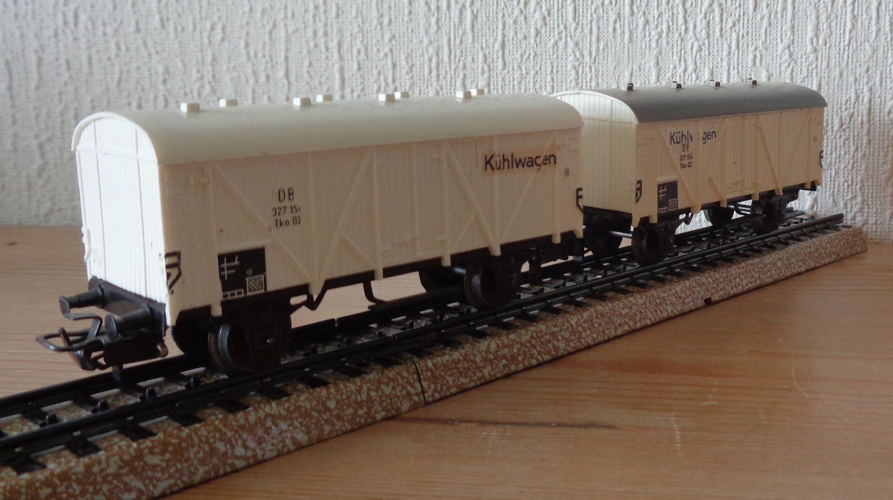 Märklin Modelleisenbahnen: Märklin, 2 Kühlwagen DB, H0 – Gebraucht aus Arbon von lyres 3