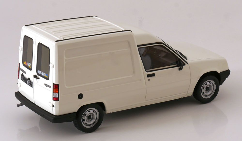 Renault Modellini d'auto: RENAULT EXPRESS 1985 WEISS 1:18 OTTO, – Nuovo e nell'imballaggio originale da Suhr venduto da Moebelsiralfred 1