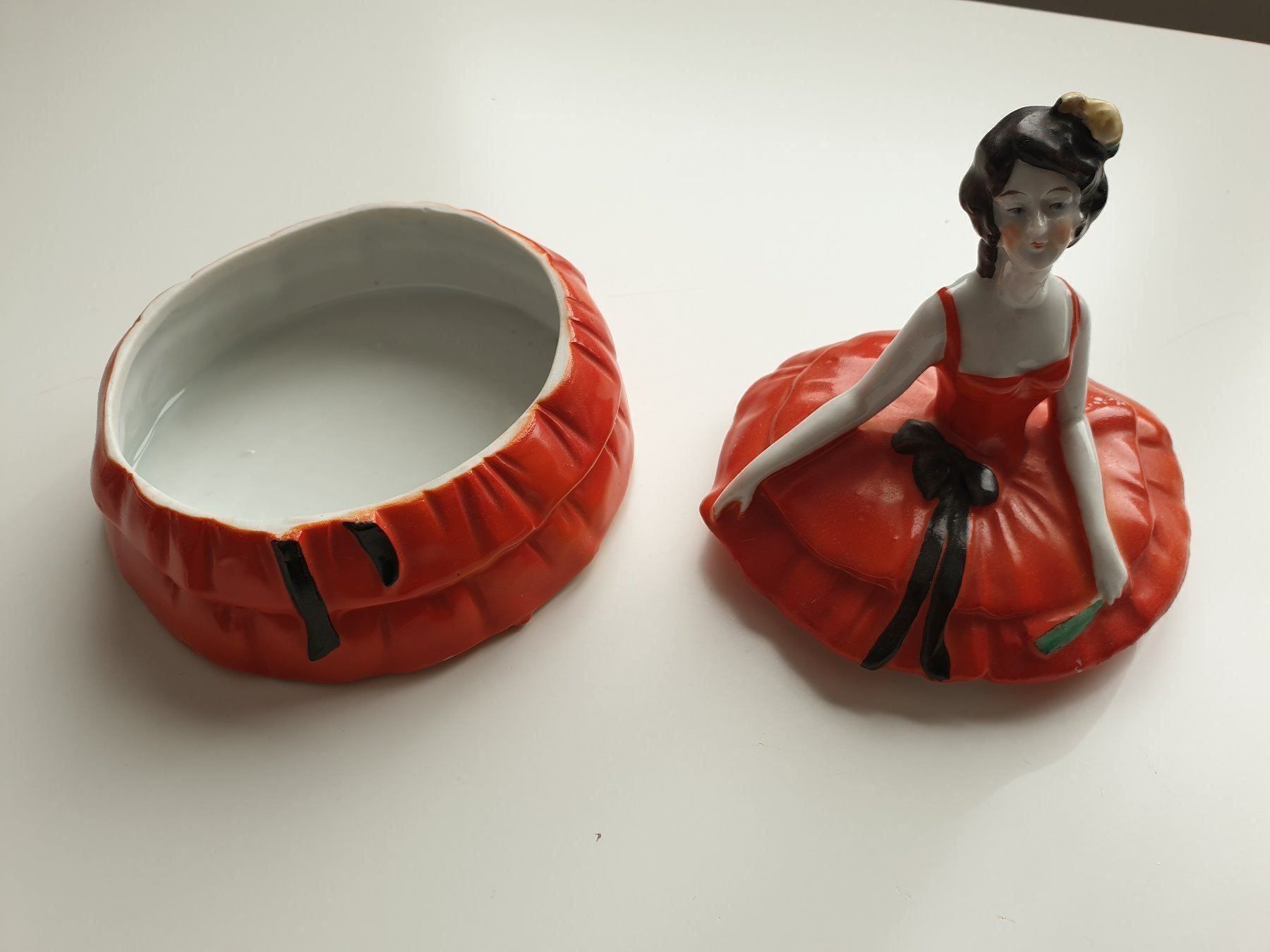 Figuren: JUGENDSTIL-DECKELDOSE PORZELLAN – Gebraucht aus Locarno von ICARO8 1