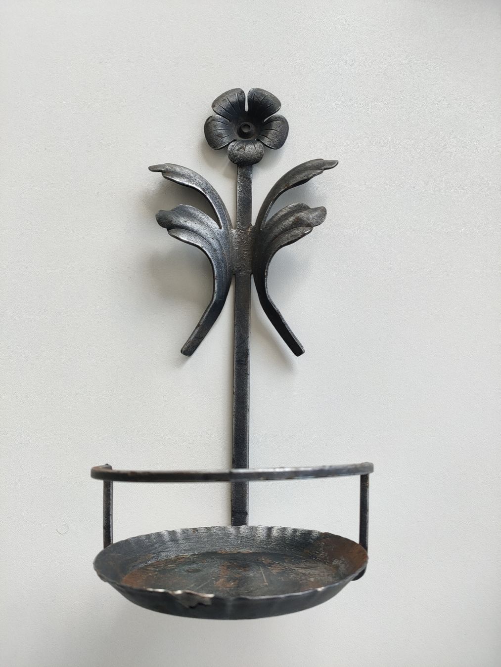 Eisenwaren: Blumenhalter zum aufhängen Metall mit Topf - Vintage Design – Gebraucht aus Gipf-Oberfrick von minini 1