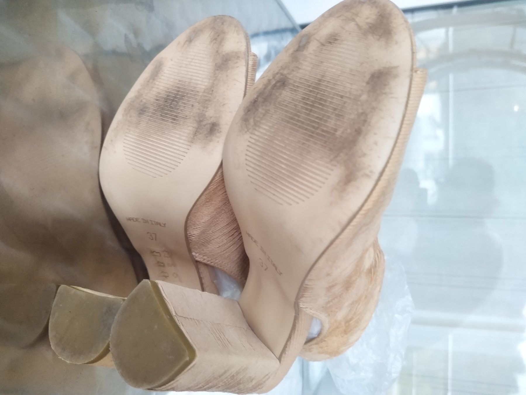 Scarpe da donna: Stivaletto pelle beige 37 – Usato da Figino venduto da Palotta 4