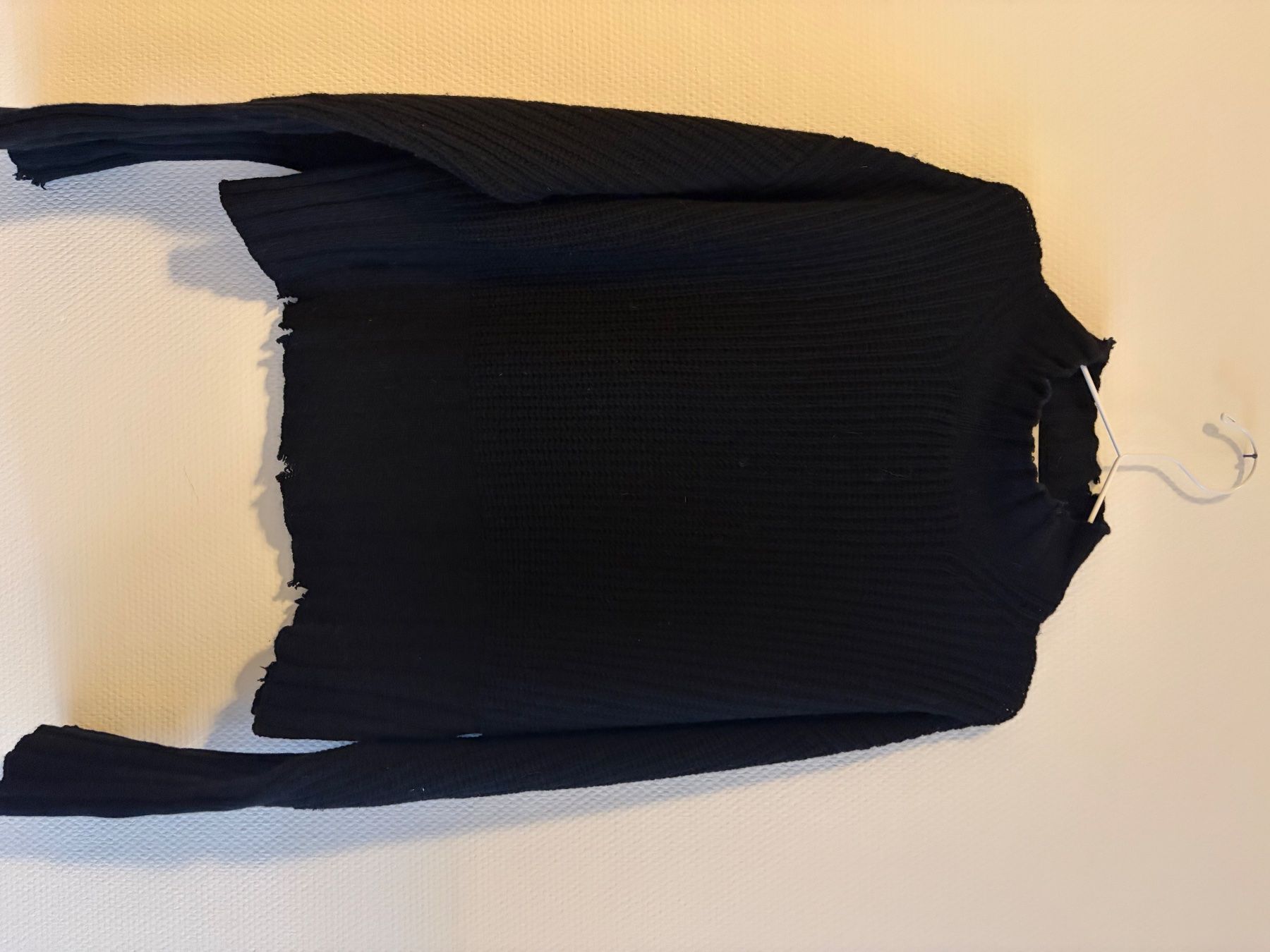 Pullover & Sweatshirts: Pullover schwarz. MSGM Milano. – Gebraucht aus Allschwil von viv_hf5n