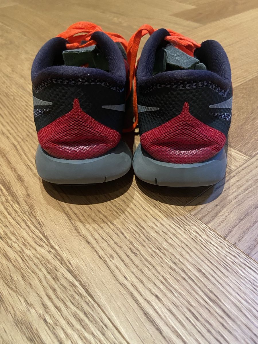 Nike Scarpe da donna: Nike Laufschuhe/ Turnschuhe Gr. 39 – Usato da Winterthur venduto da mal_8f2x 3
