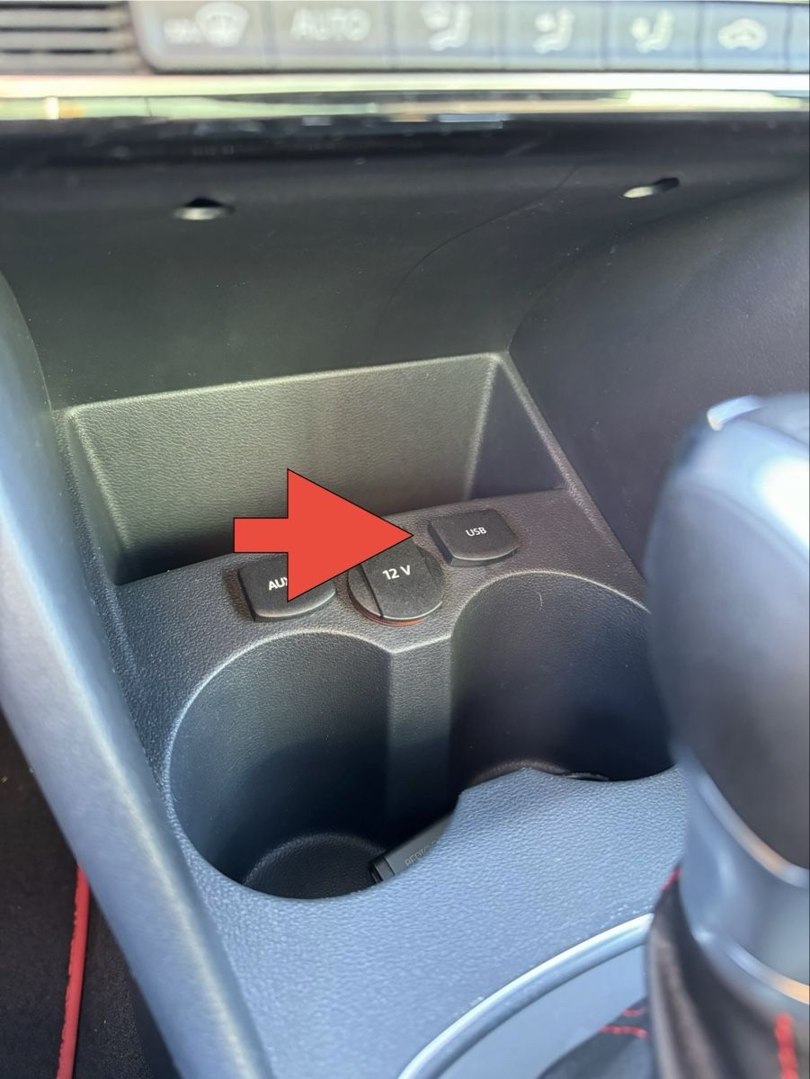 Alle Autoersatzteile: VW Polo 6C 6R USB Buchse – Gebraucht aus Aesch BL von Erin3 3