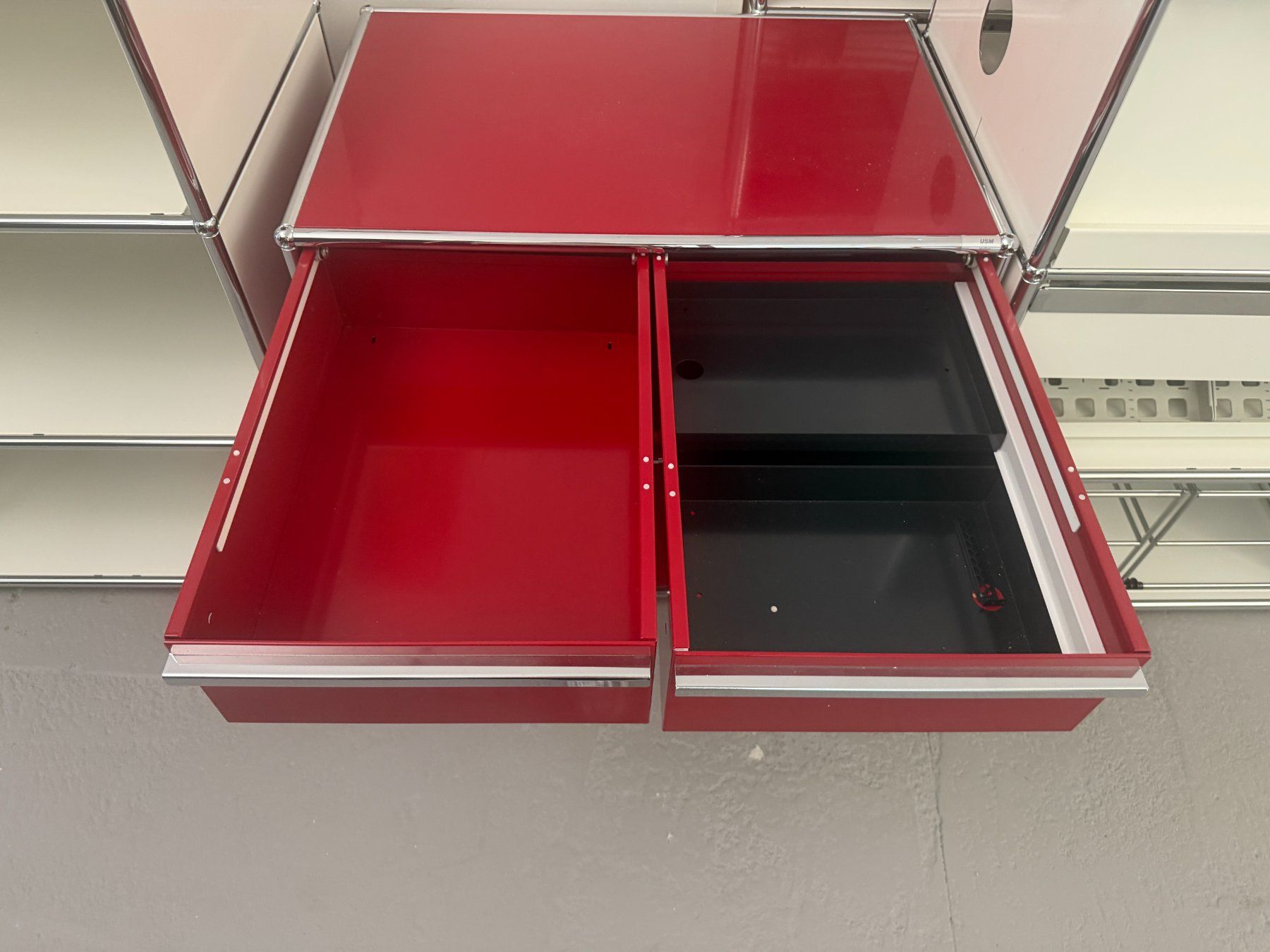 USM Cassettiere: USM Haller Sideboard Rot - Regal – Usato da Pfäffikon SZ venduto da xevo_Networks 2