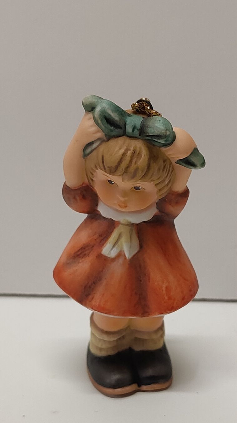 Hummel Statuette: Goebel Hummel Figur Mädchen 1999  (W) – Usato da Neuenhof venduto da bro_9zsg