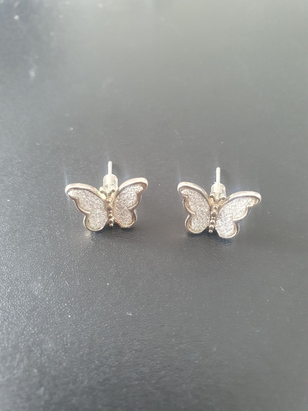 Orecchini pendenti & Orecchini a lobo: Silberne Schmetterling Ohrstecker Glitzer – Usato da Moosseedorf venduto da Sonnenschein..