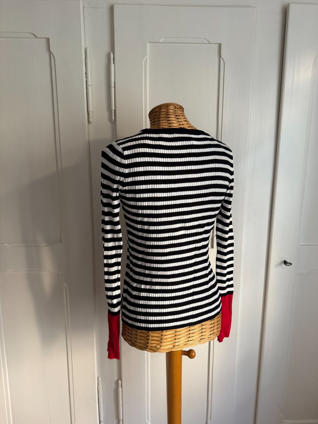 H&M Maglioni & Felpe: Feinstrick Pullover schwarz-weiss gestreift M – Usato da Zürich venduto da Diazaio 2
