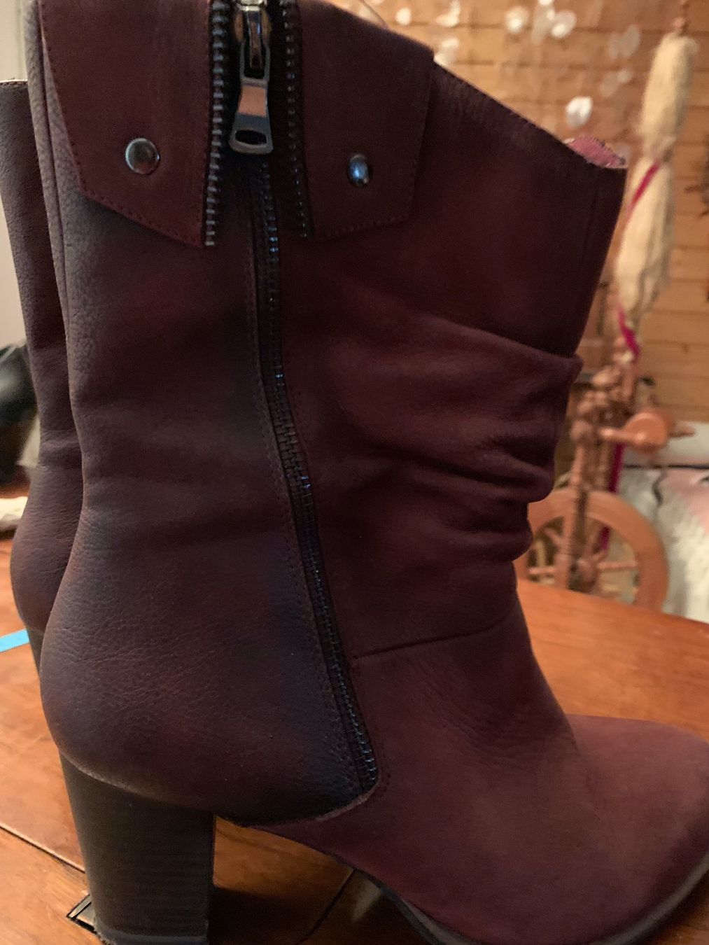 Tamaris Scarpe da donna: Stiefelette aus Leder, weinrot – Usato da Meilen venduto da Flockenwirbel 1