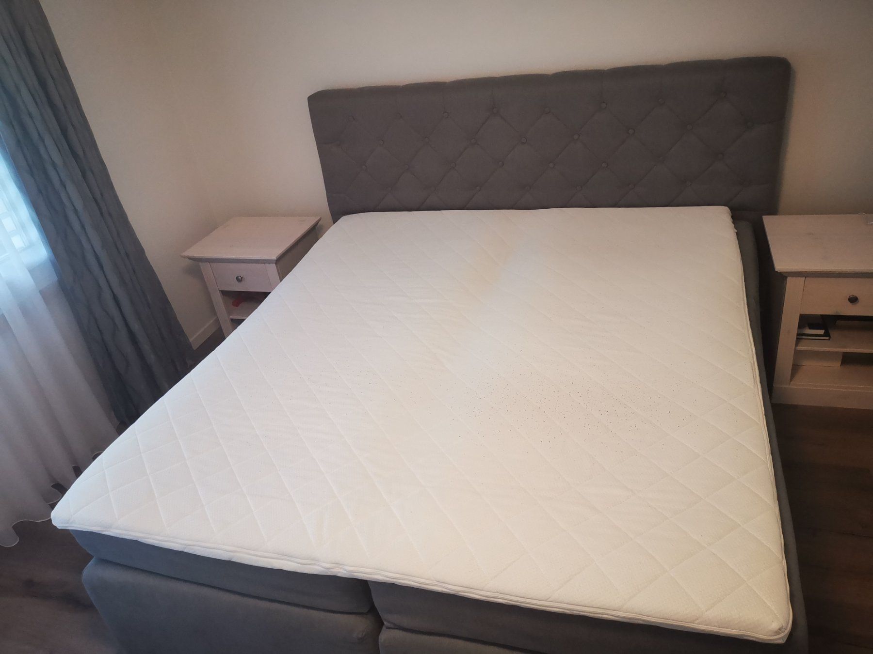Betten: Graues Boxspringbett 180x200 – Gebraucht aus Eschlikon TG von kri_5lb6