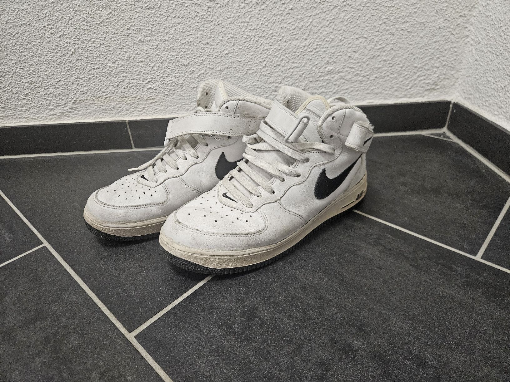 Nike Scarpe da uomo: Nike Air Force 1 Mid weiss schwarz  – Usato da Nürensdorf venduto da romano_a
