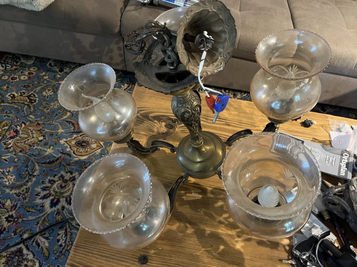 Lustres & lampes de plafonds: Deckenlampe Messing mit 5 Gläsern verziert gebraucht – D'occasion à Buchs ZH par JPK7
