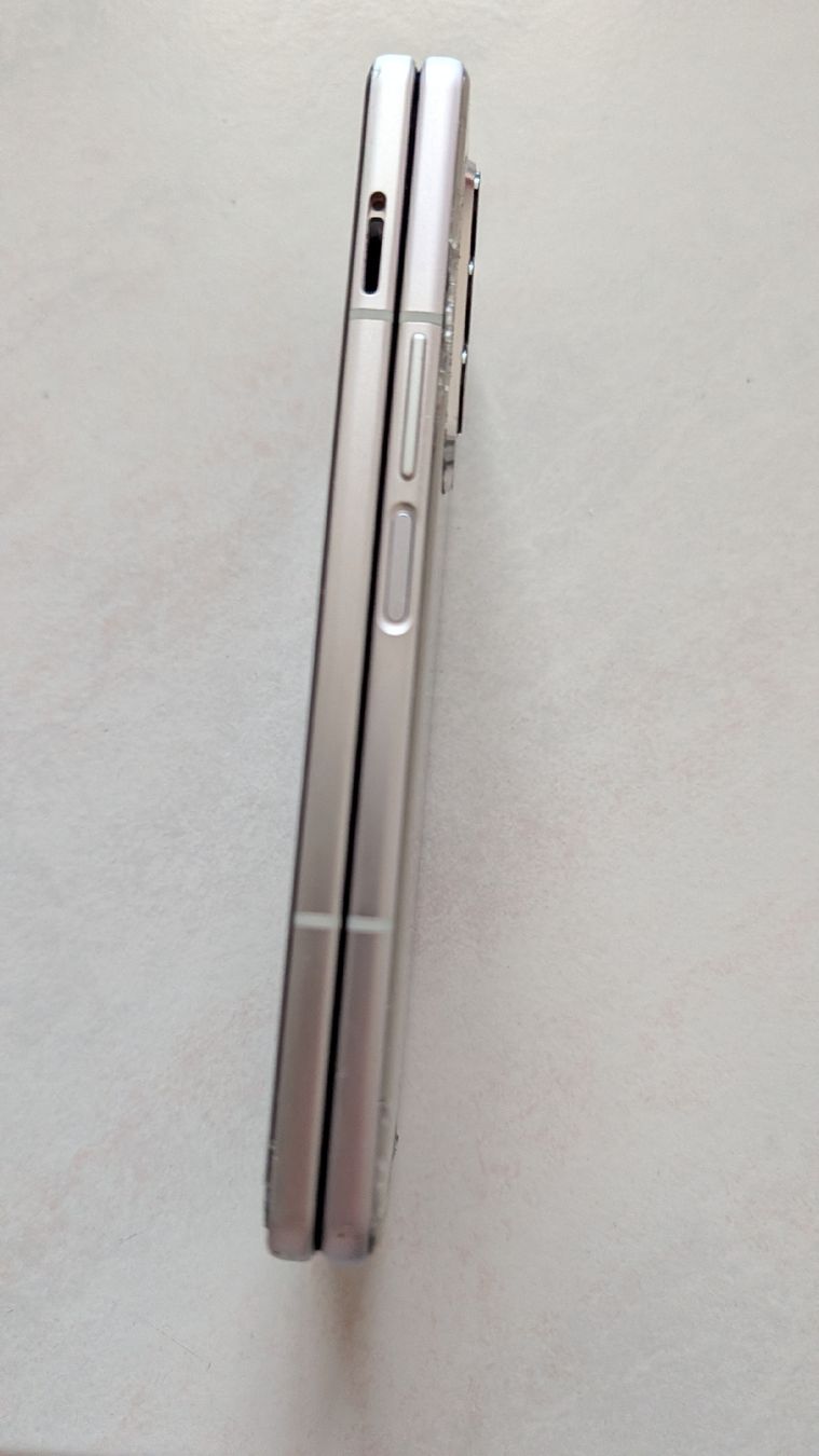 Samsung Telefoni cellulari / Smartphones: Samsung Galaxy Z Fold 4 – Difettoso da Siviriez venduto da gad_6pqg 3
