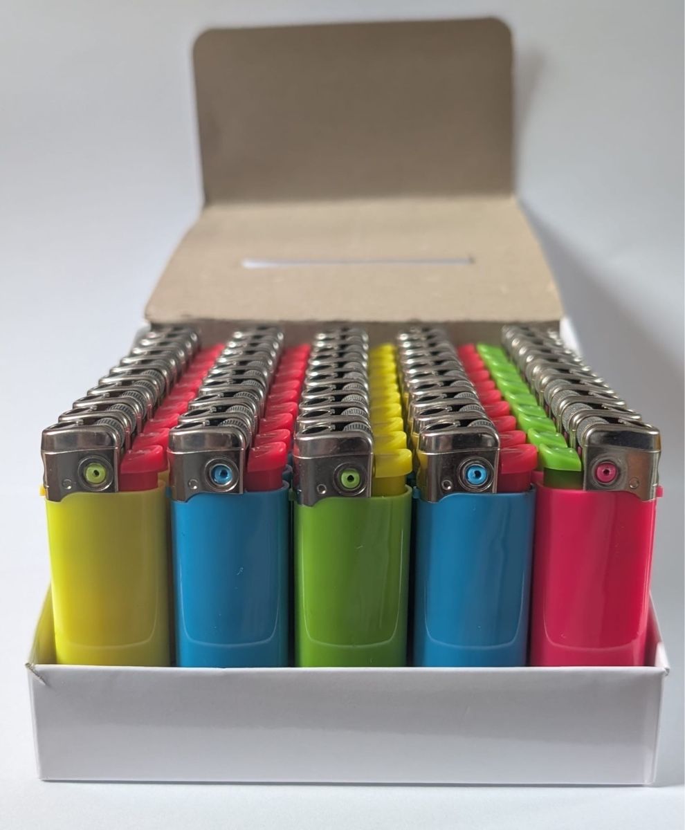 Accendini: Lot de 50 briquets - neufs – Nuovo e nell'imballaggio originale da Lausanne venduto da from1chf