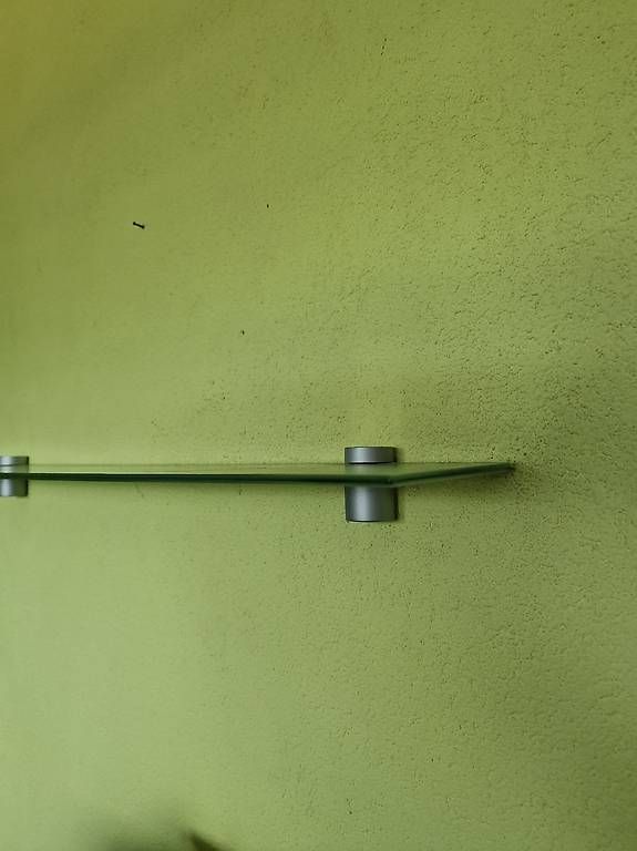 Scaffali: Glas Wandregal – Usato da Zug venduto da Jrene..2409 1