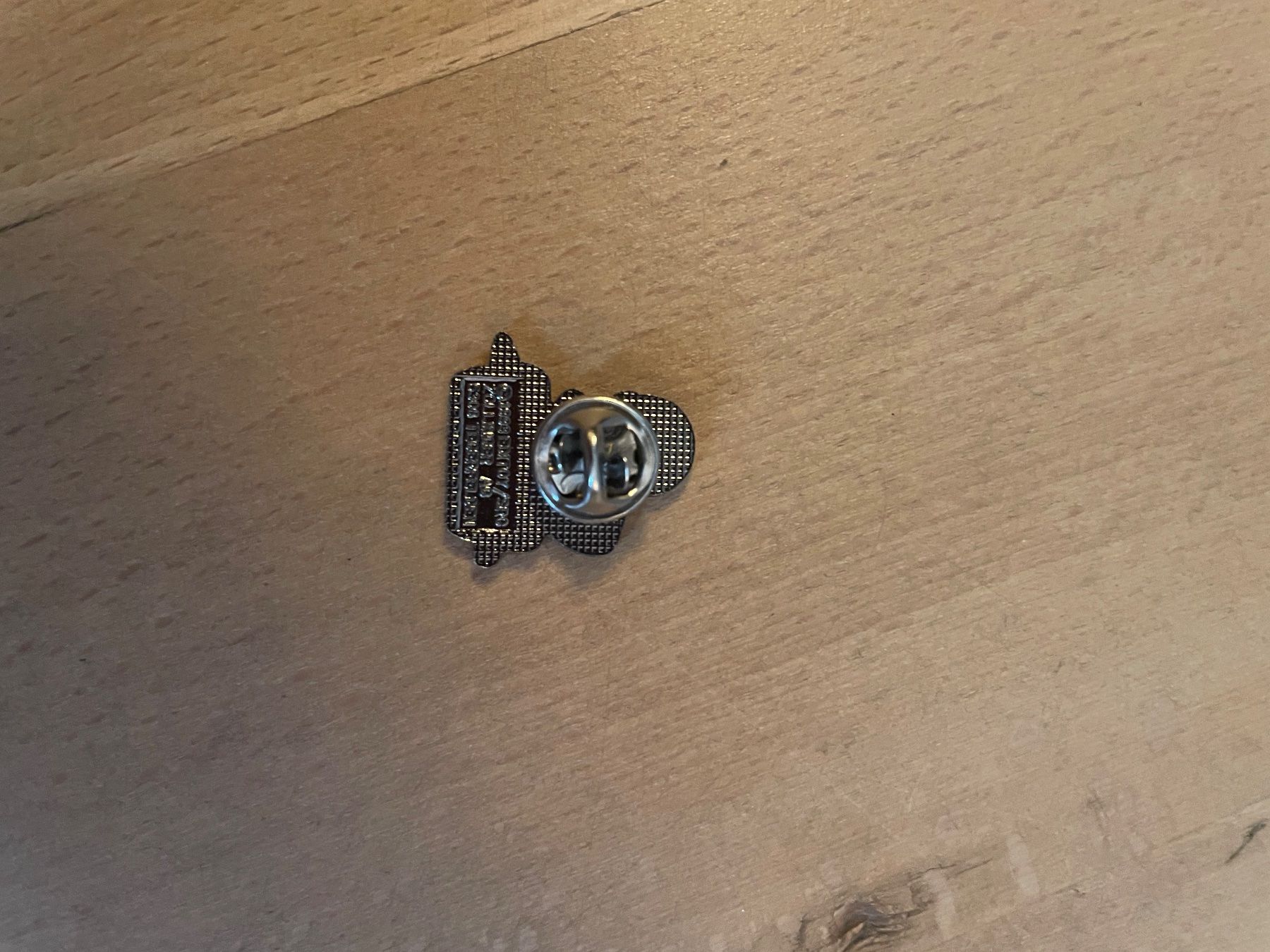 Placchette & Badge: Pin Pingu – Usato da Zürich venduto da 28881084 1