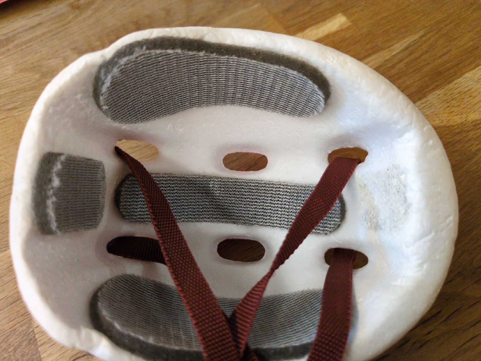 Spielzeuge: Puppen Velohelm – Gebraucht aus Winterthur von Tschebe 2