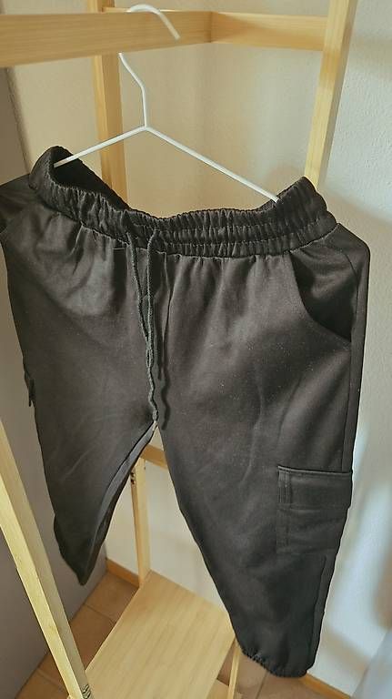 Pantaloni: Pantaloni cargo neri Jeans Shop – Usato da Sementina venduto da edo_c2fd