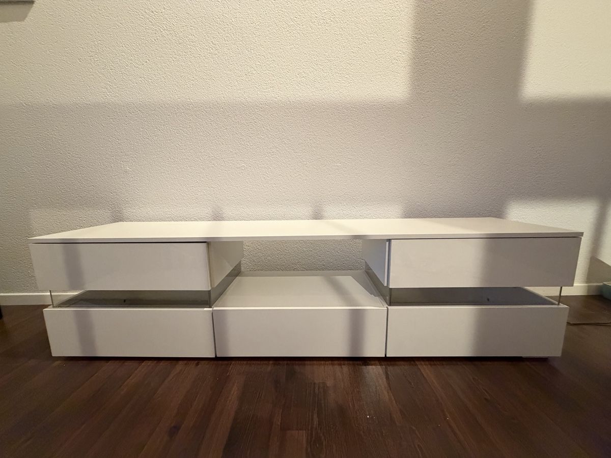 Gonser TV Möbel: TV-Möbel Weiss mit LED-Beleuchtung – Gebraucht aus Steffisburg von anjagr