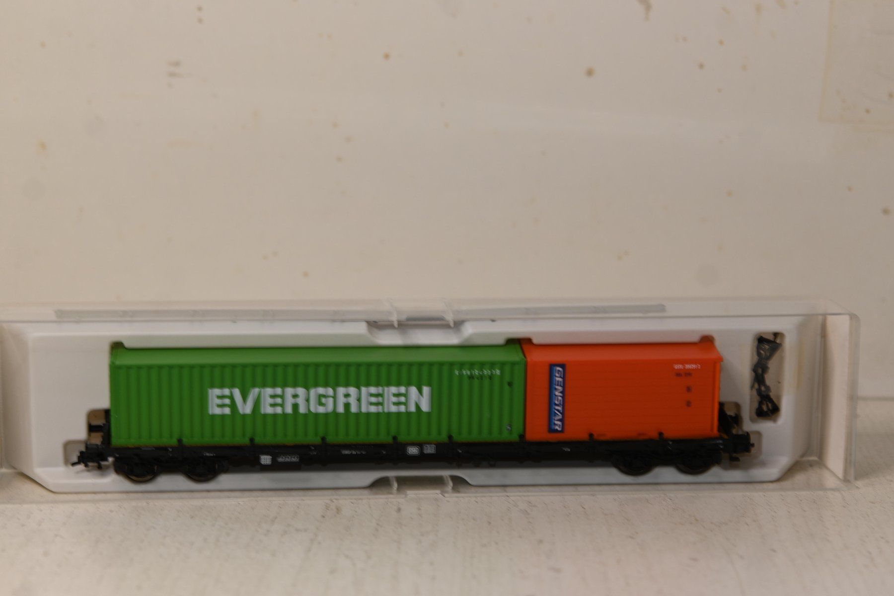 Fleischmann Modellini di ferrovie: Containerwagen  Evergreen Fleischmann HO/DC mit OVP – Usato da Laupen ZH venduto da Zmoewe