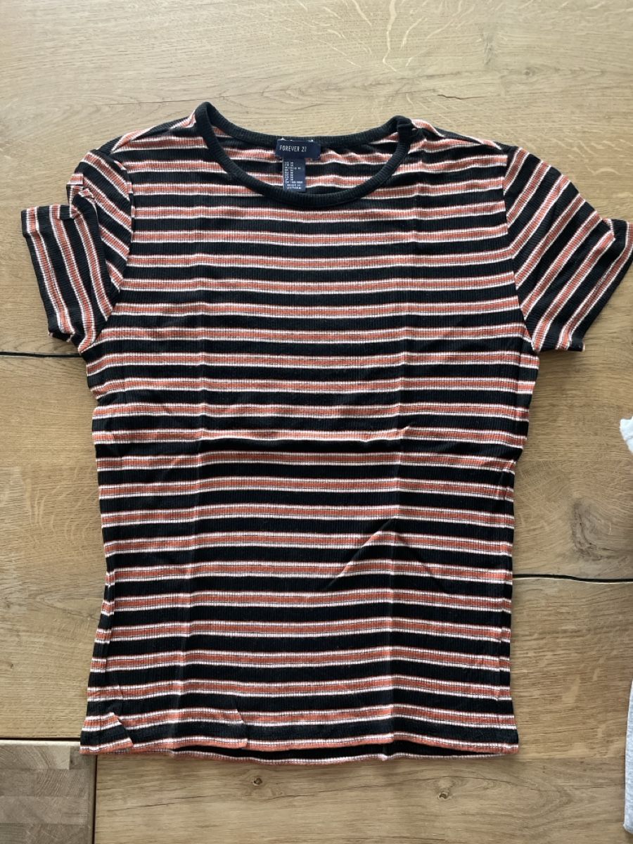 T-shirt: Shirt Forever21 – Usato da Thun venduto da nie_8v9b