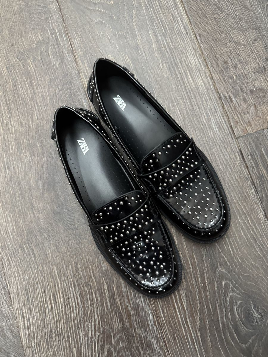 Zara Scarpe da donna: Mocassins Zara noirs à clous – Nuovo (secondo la descrizione) da Monthey venduto da Cocotte