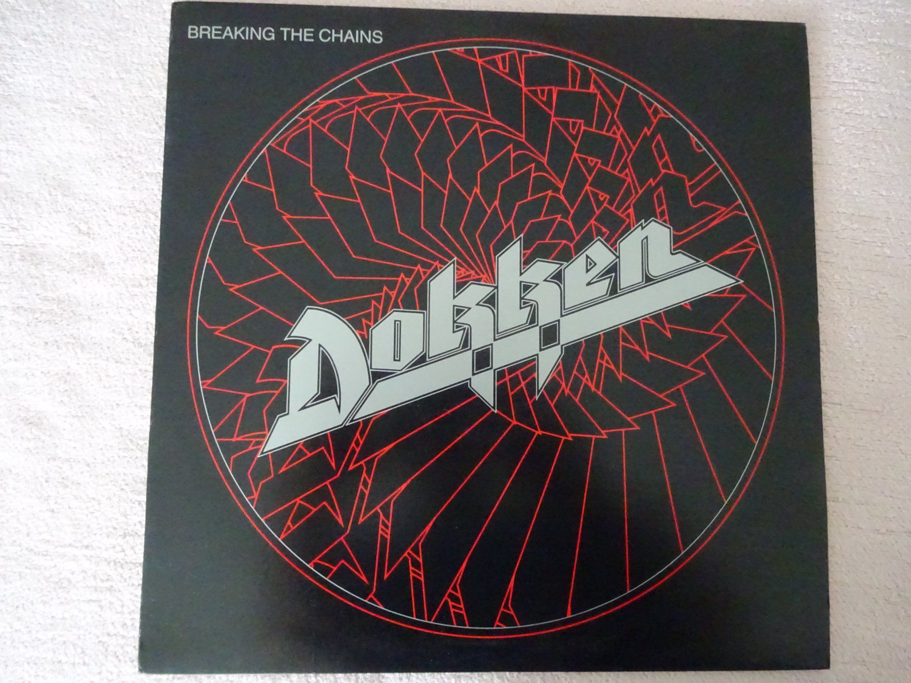 Schallplatten: DOKKEN ** BREAKING THE CHAINS ** EXCELLENT – Gebraucht aus Luzern von xrayspex99