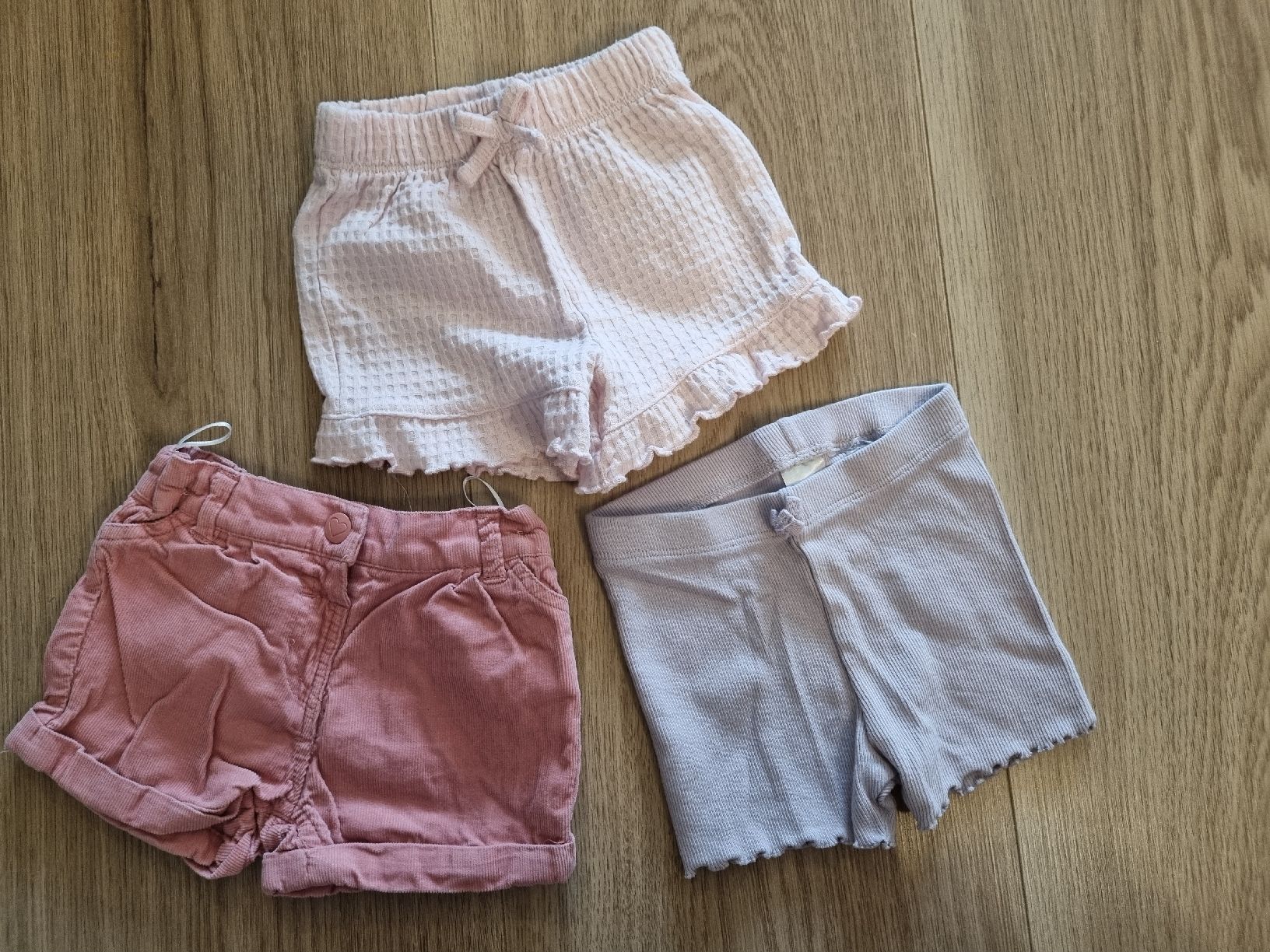 Pantaloni: 3 Shorts/kurze Hosen 68 – Usato da Unteriberg venduto da ste_ruh