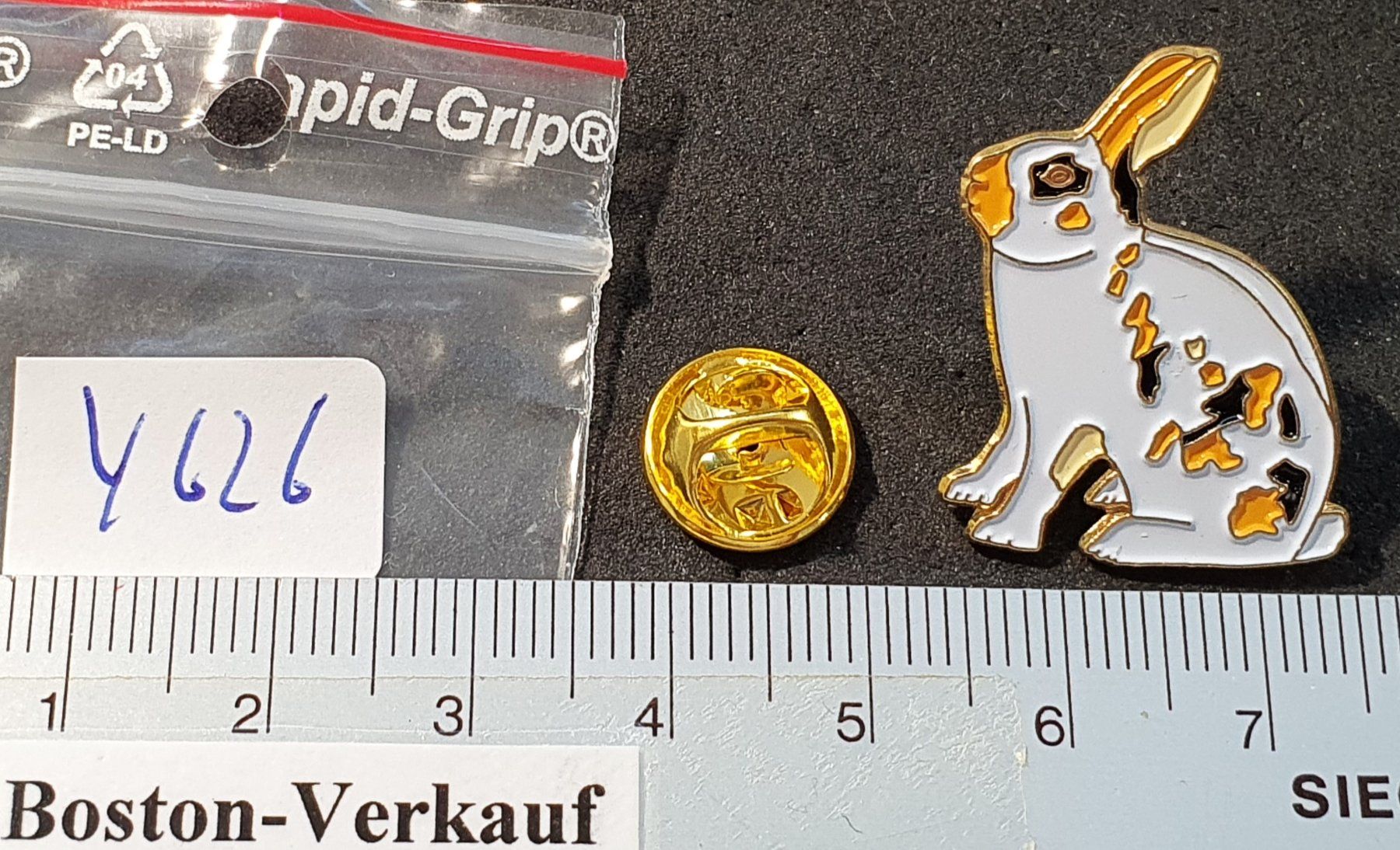 Placchette & Badge: Y626 - Pin Hase – Usato da Reinach BL venduto da Boston-Verkauf 1