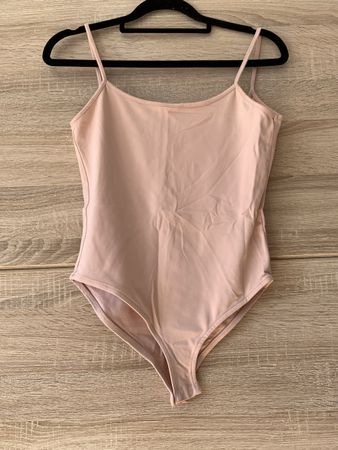 Body rose avec dos ouvert
