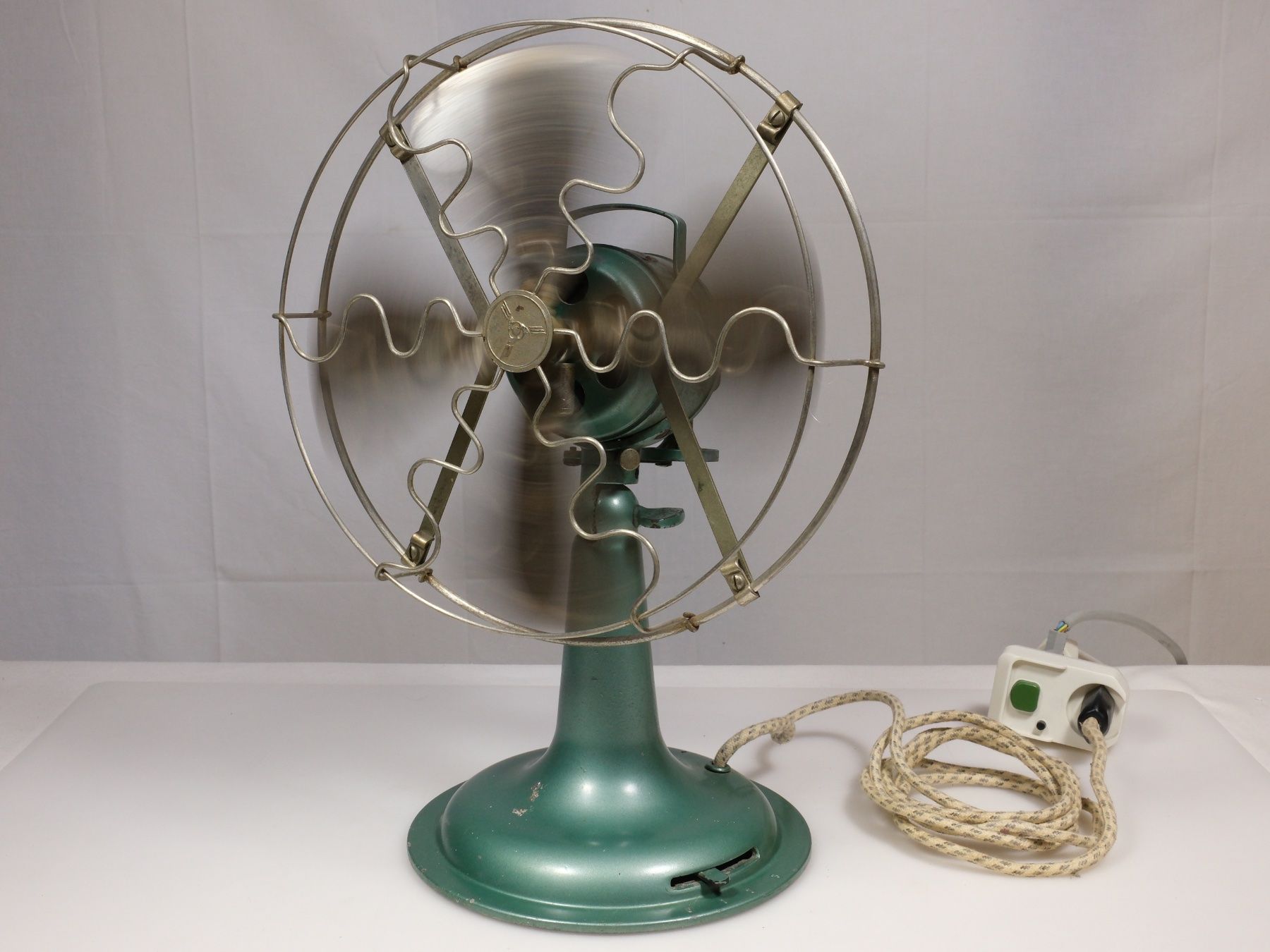 Maico Ventilatoren: Antiker Ventilator MAICO Type EO 30, funktioniert, pendelt – Gebraucht aus Lobsigen von Markus_Haenggi_Bern 1