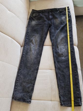 Herren Jeans Hose schwarz-teilweise ausgewaschen neuwertig.