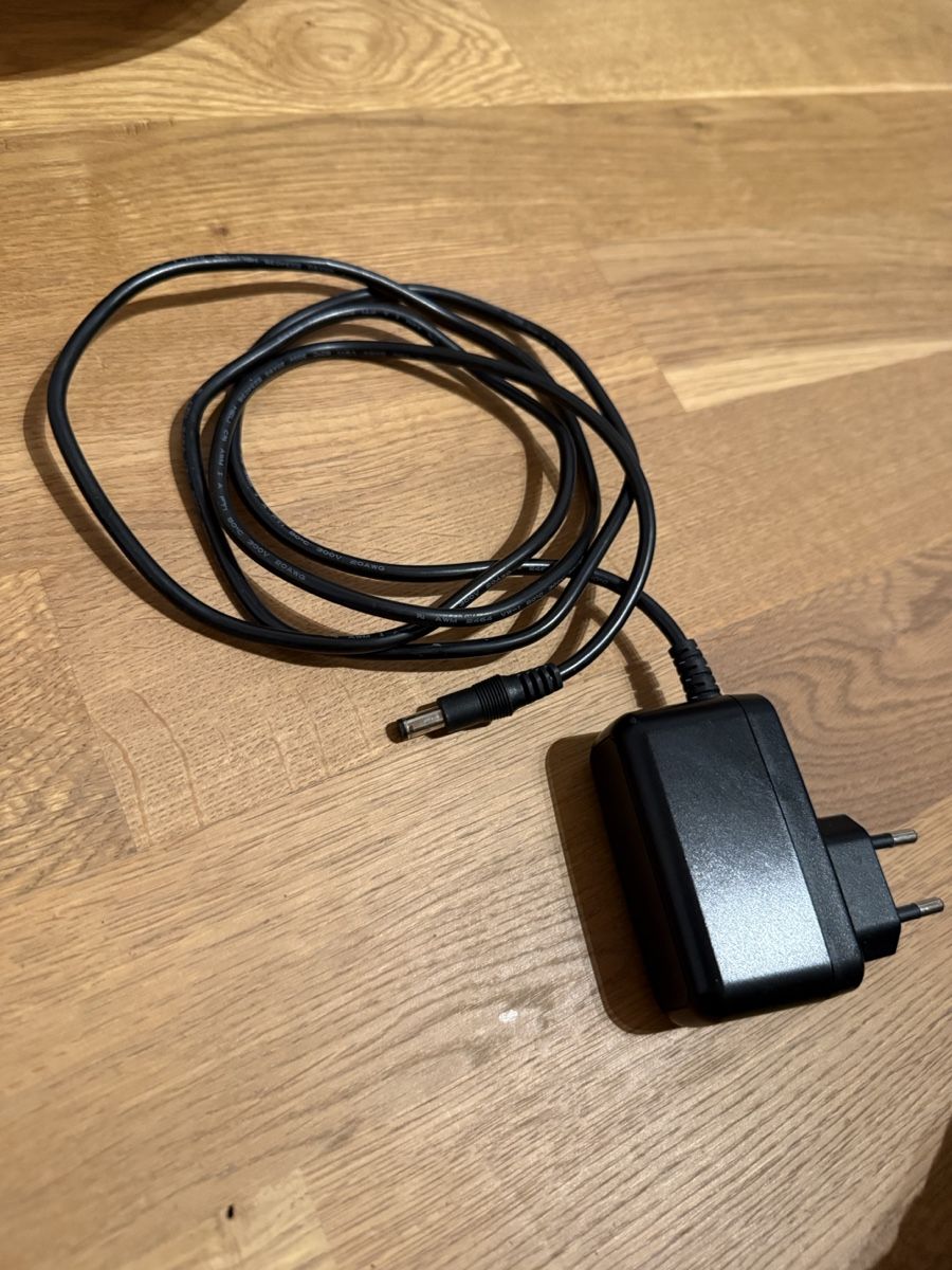 Caricabatterie: Netzteil mit Kabel schwarz gebraucht – Usato da Wettingen venduto da myworldsking