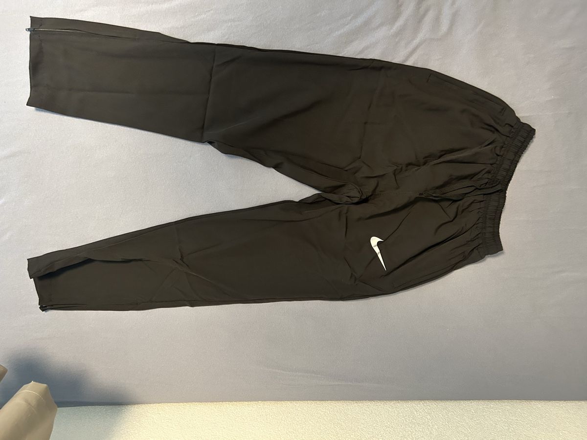 Nike Hosen: Nike Jogginghose Sporthose Schwarz Gr. S – Neu (gemäss Beschreibung) aus Eschen von regino