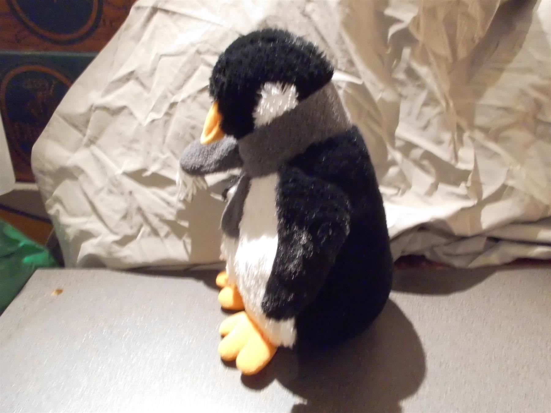 Spielzeuge: Pinguin mit Halstuch – Gebraucht aus Zürich von abraxas1291 1