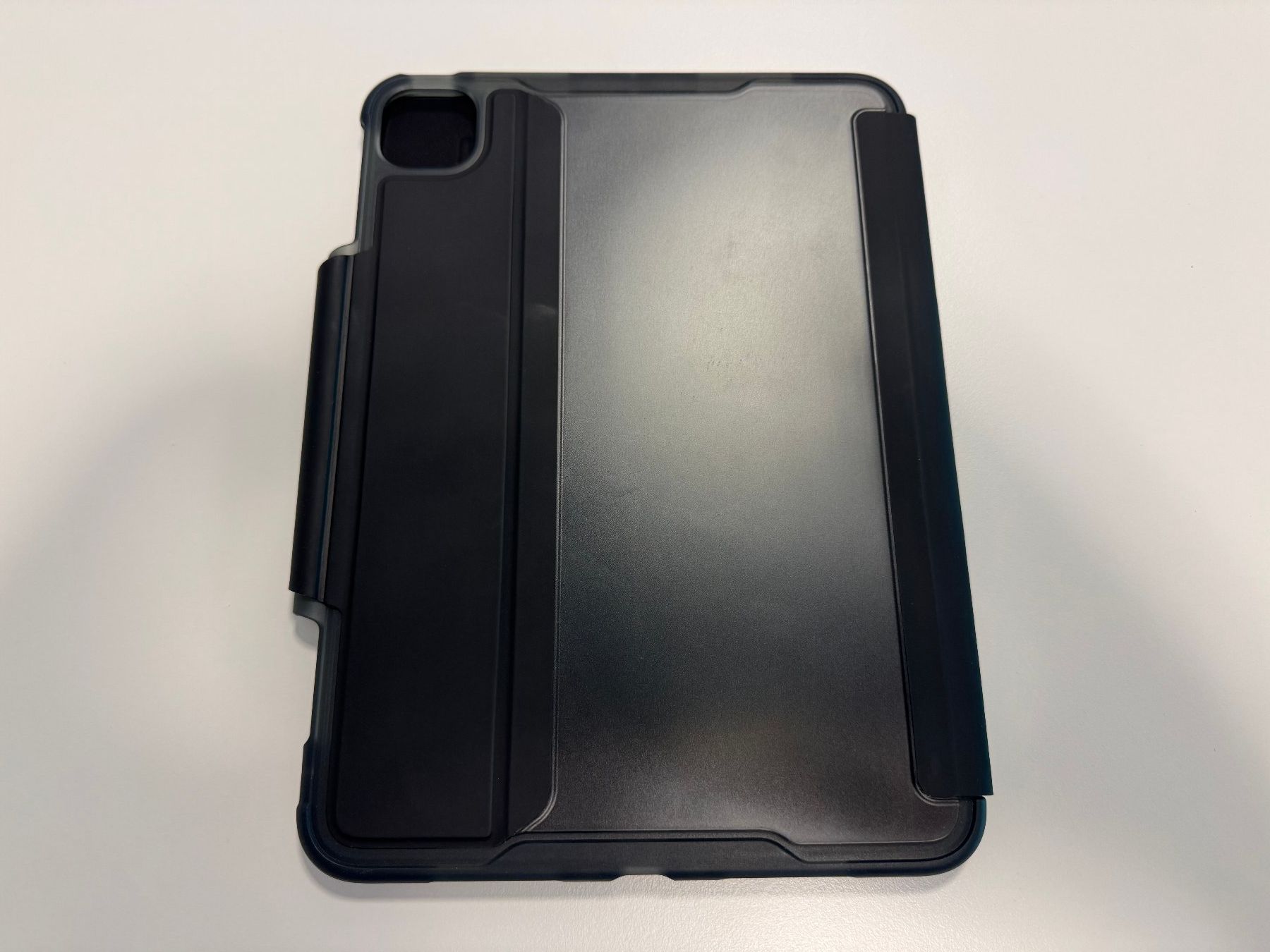 Apple Covers & Taschen: Tech21 FlexFolio Tint Case für 11" iPad Pro – Gebraucht aus Boll von mafo08 2