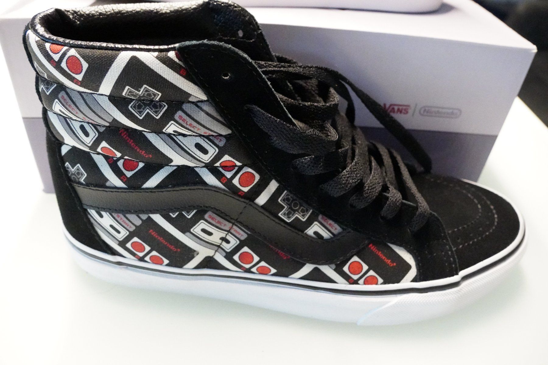 Vans Scarpe da uomo: Vans x Nintendo Sk8 Hi Reissue NES Controller Game Over – Nuovo (secondo la descrizione) da Oberwil b. Büren venduto da lelicorne